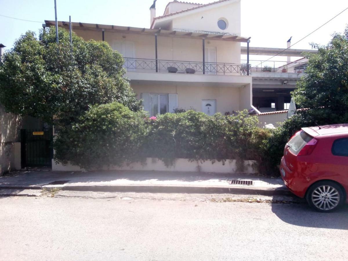 αpartment At The Entrance Of The Dimitropoulos Apartment *
